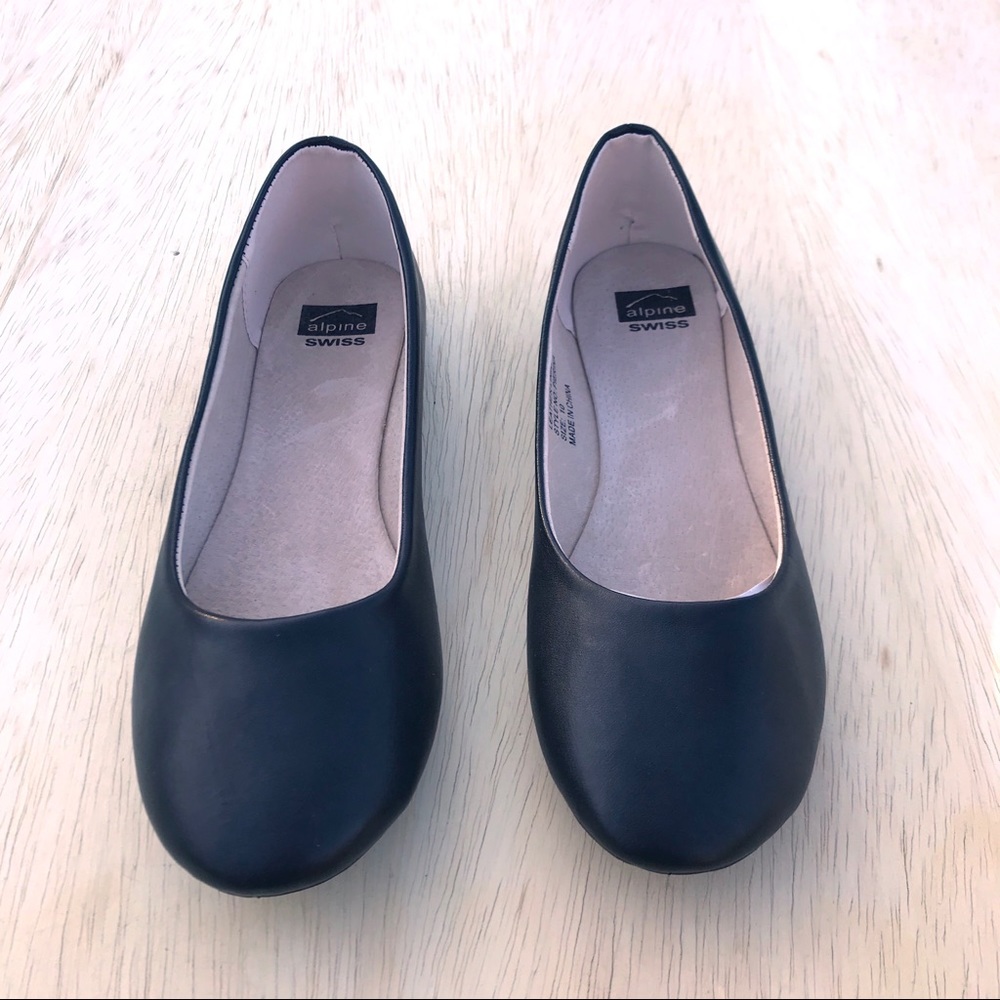 Alpine Swiss Black Flats, size 10